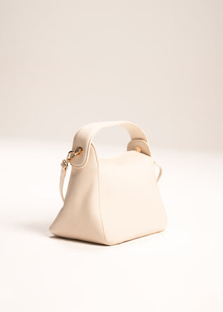 Top handle bag with magnetic closure