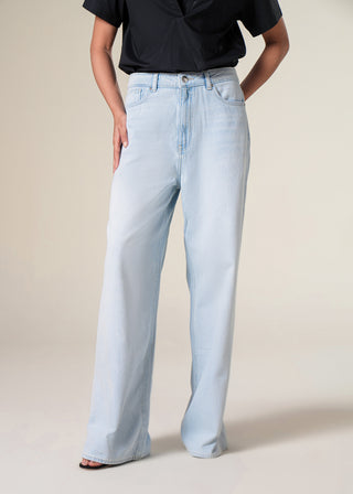Wide legged jeans