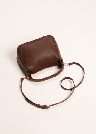 Top handle bag with magnetic closure