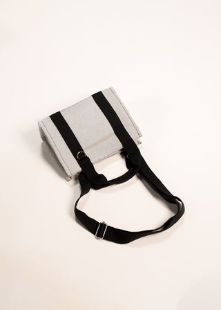 Canvas shoulder bag with contrasting strap