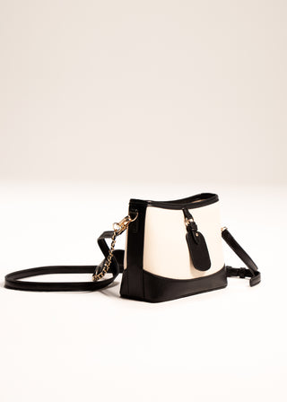 Contrasting shoulder bag