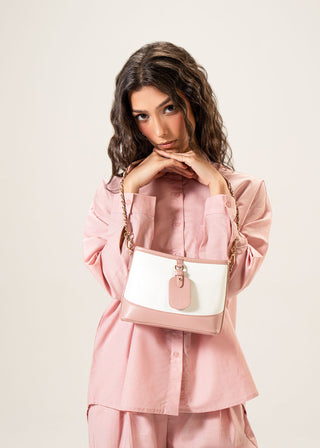 Contrasting shoulder bag