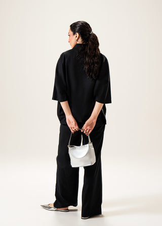 Metallic shoulder bag with chain